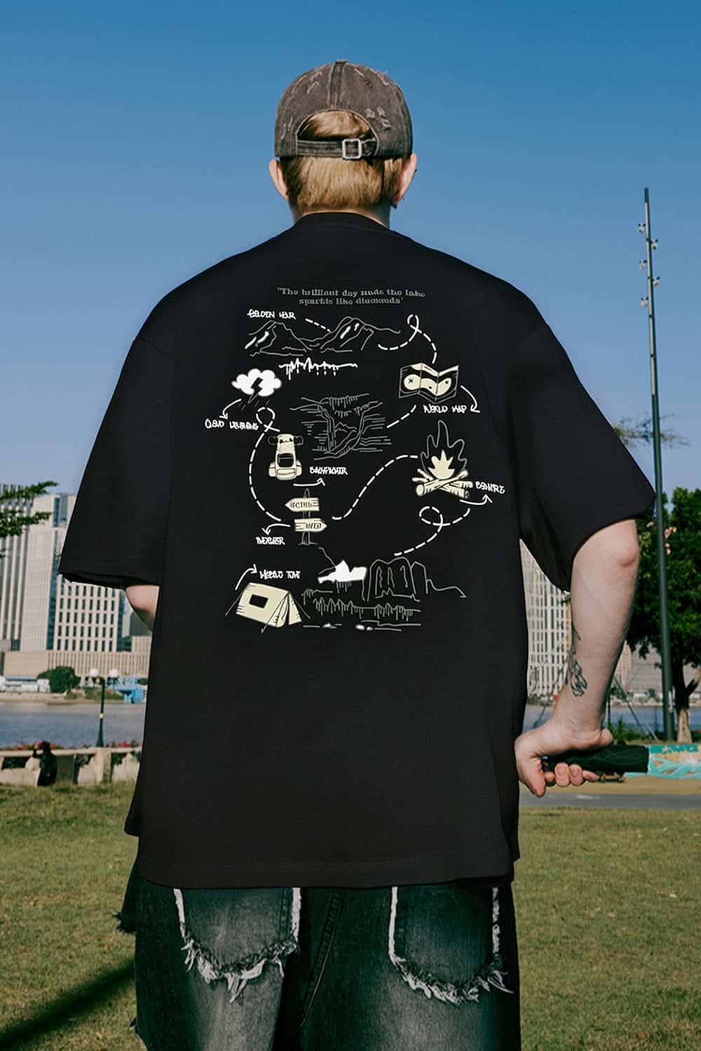 Cool-Touch Graphic Oversized T-Shirt - Black