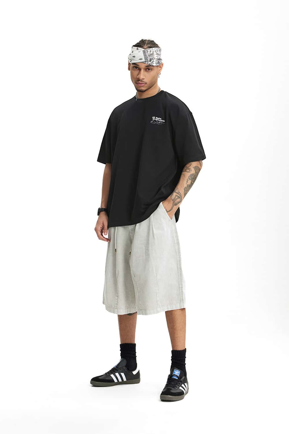 Cool-Touch Graphic Oversized T-Shirt - Black