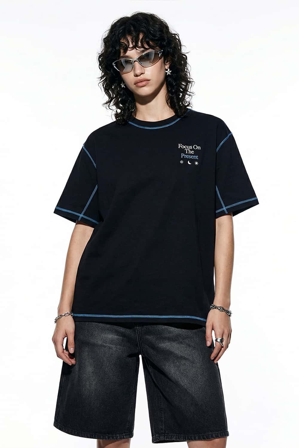Contrast Stitch Graphic T-Shirt - Black