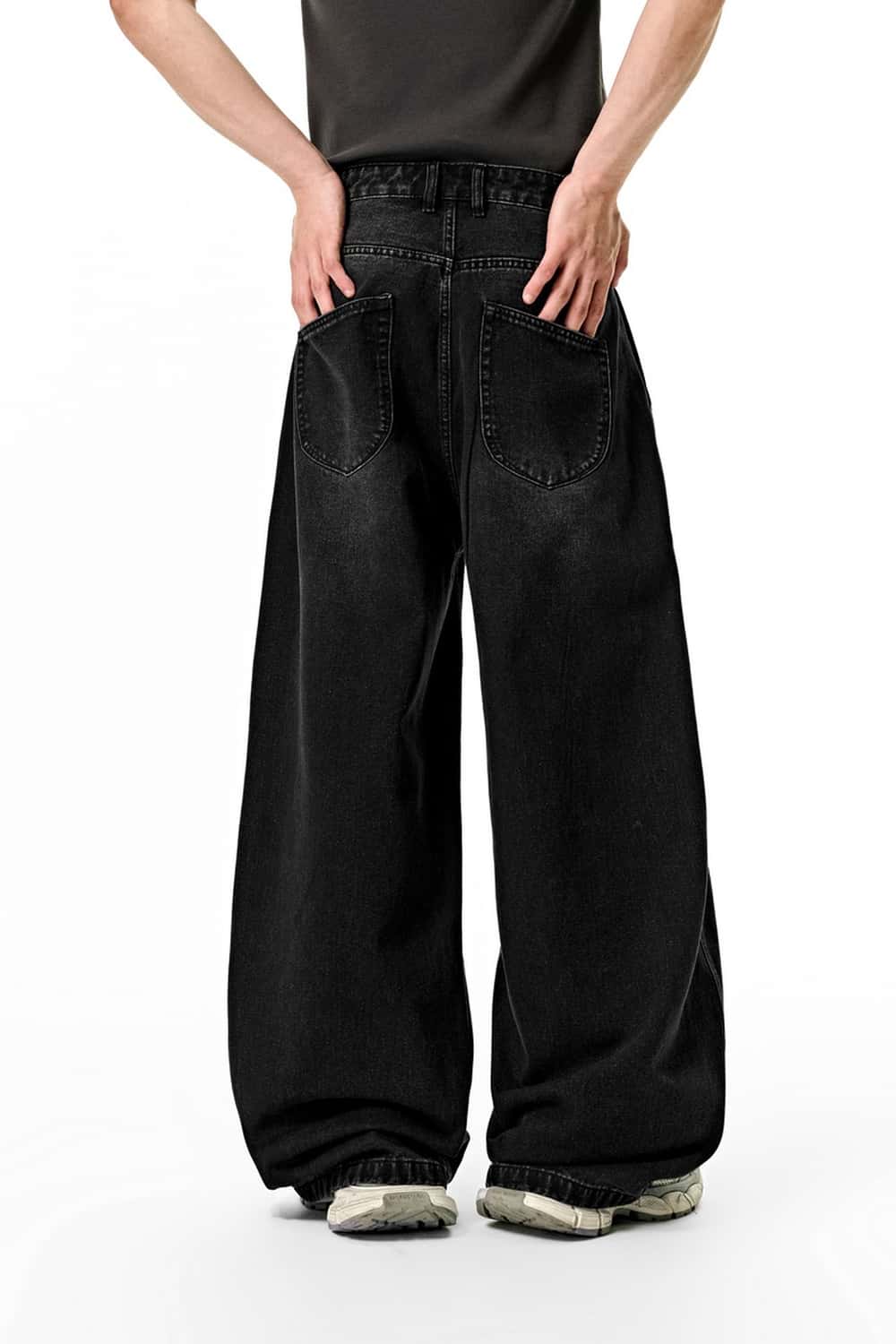 Washed Pleated Wide-Leg Jeans - Black
