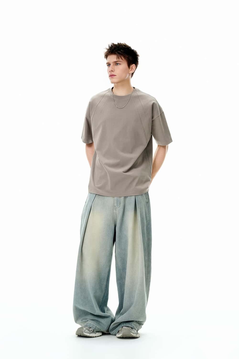 Washed Pleated Wide-Leg Jeans - Dark Gray