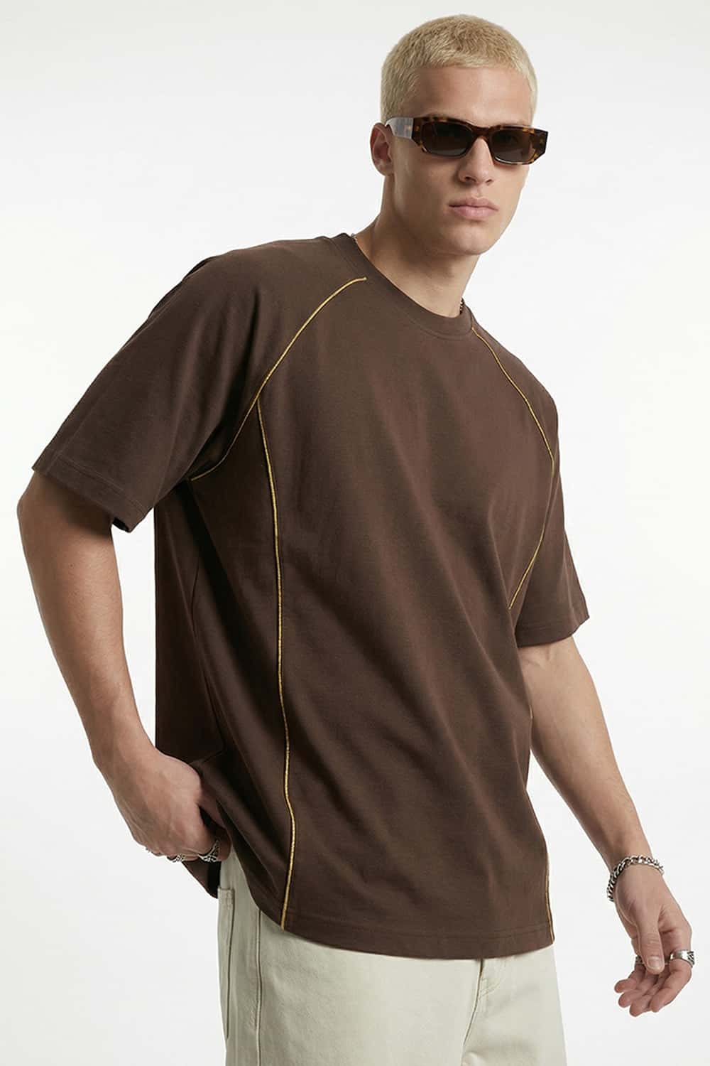 Contrast-Seam Stretch T-Shirt - Brown