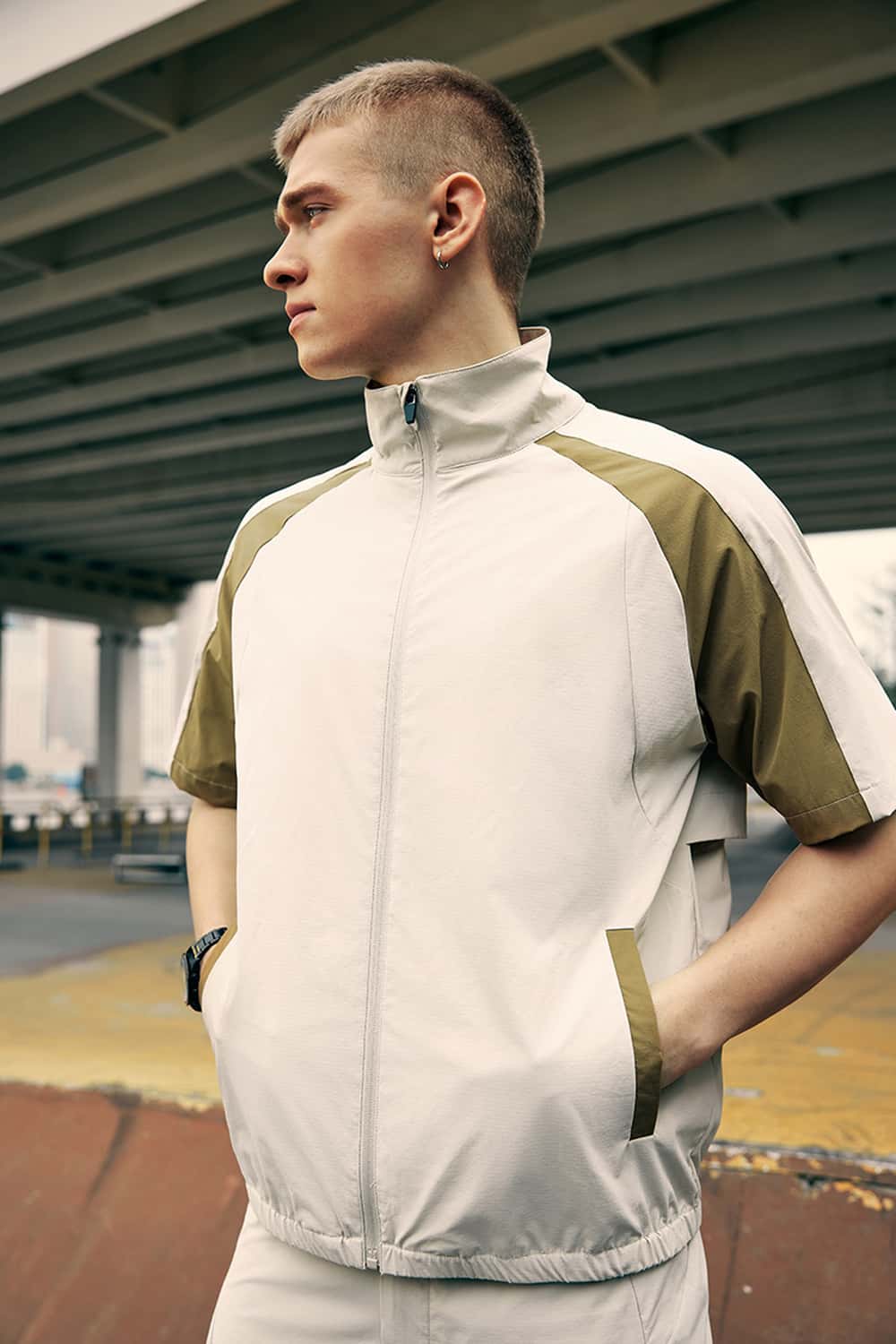 Water-Repellent Colorblock Short-Sleeve Jacket - Gray