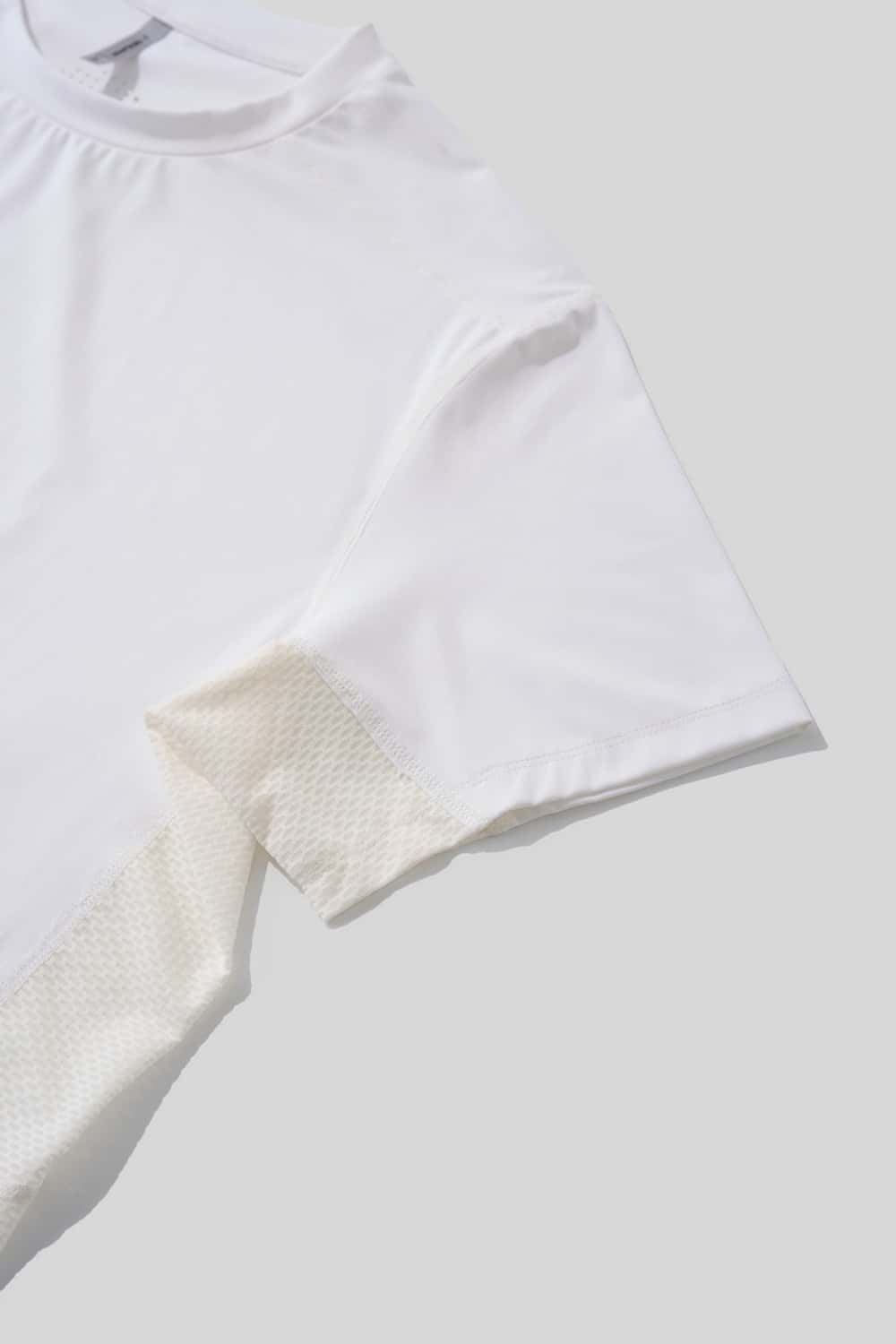 Quick-Dry Mesh Panel Athletic T-Shirt in White - fabric texture close-up