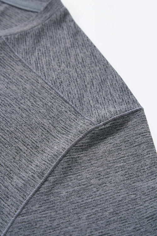 Lightweight Star-Graphic Running T-Shirt in Gray - product detail close-up