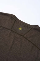 High-Stretch Quick-Drying Panelled T-Shirt in Trunk Brown - fabric texture close-up