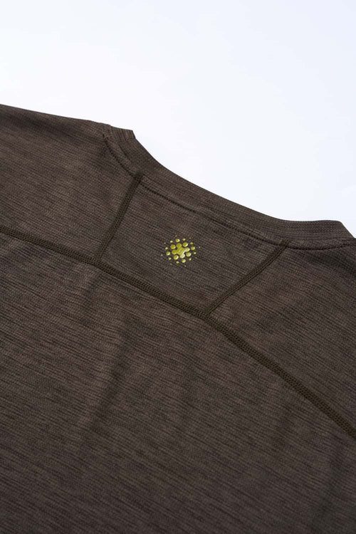 High-Stretch Quick-Drying Panelled T-Shirt in Trunk Brown - fabric texture close-up