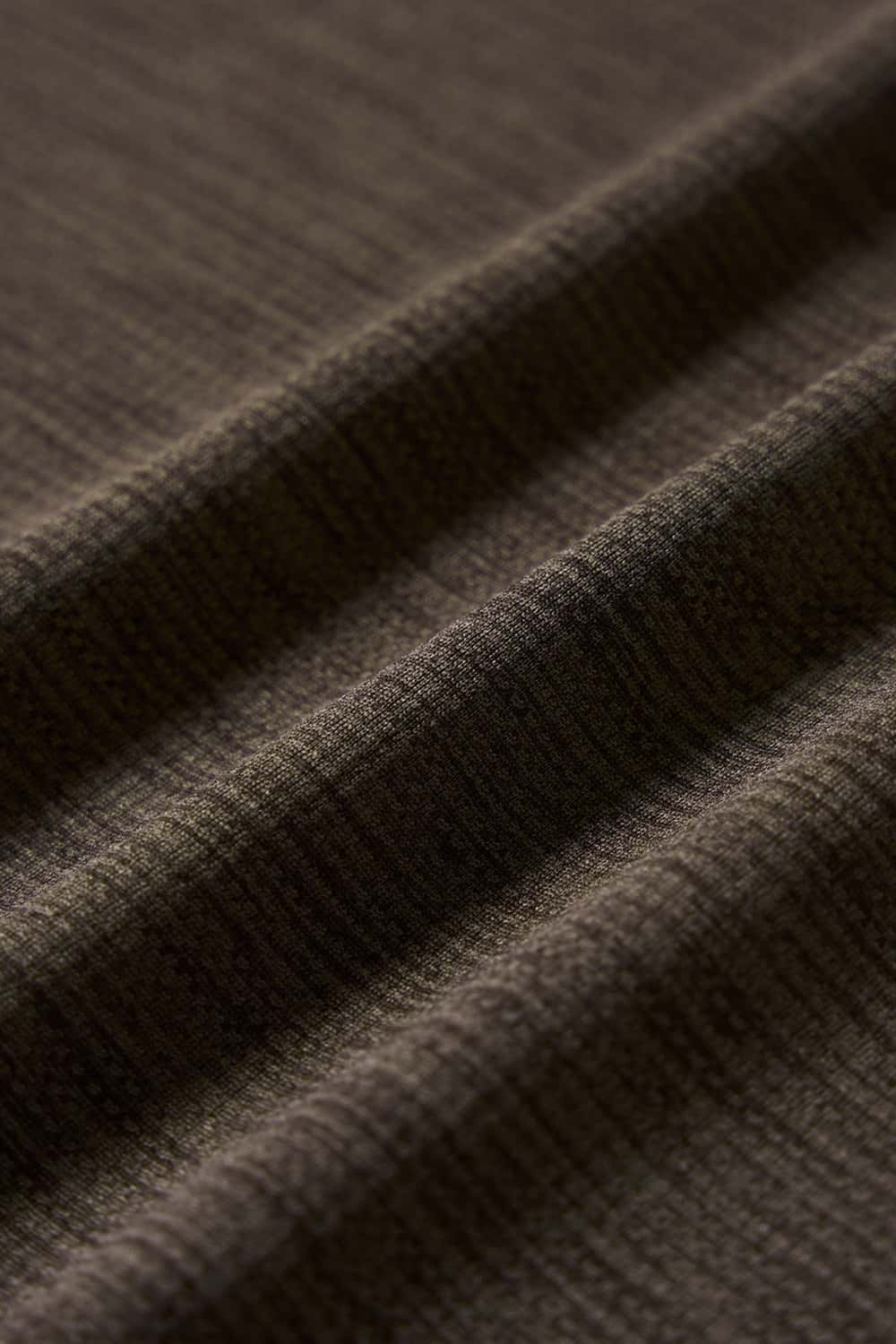 High-Stretch Quick-Drying Panelled T-Shirt in Trunk Brown - fabric texture close-up