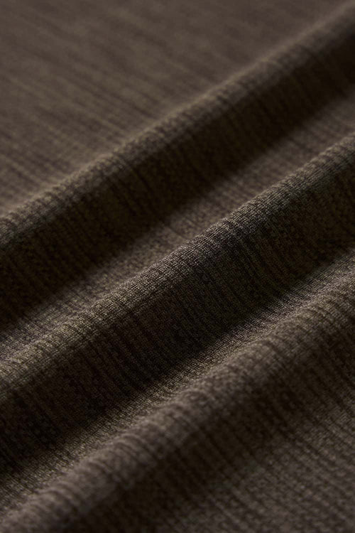 High-Stretch Quick-Drying Panelled T-Shirt in Trunk Brown - fabric texture close-up