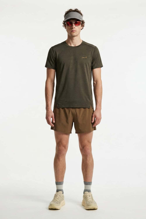 High-Stretch Quick-Drying Panelled T-Shirt in Trunk Brown - full-length front modeled view