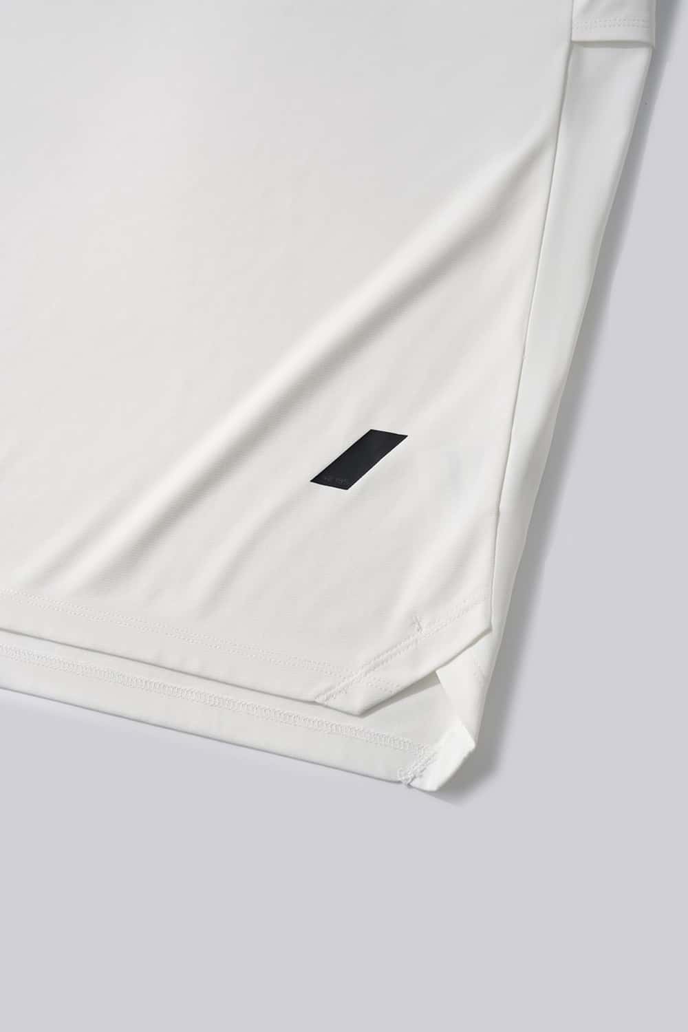 Moisture-Wicking Panelled Performance T-Shirt in White - hem detail