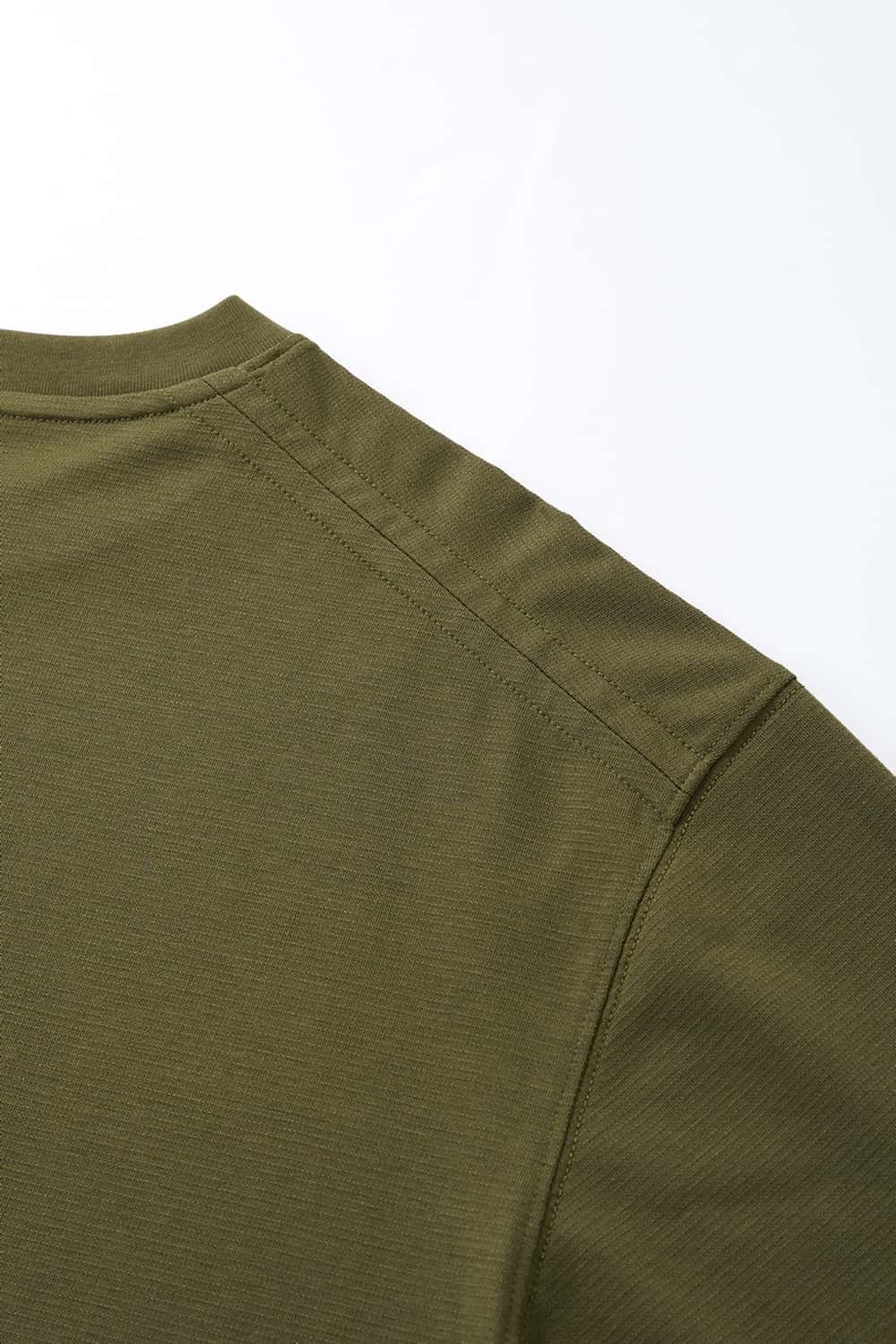 Adjustable-Hem Quick-Drying T-Shirt in Military Green - decorative detail