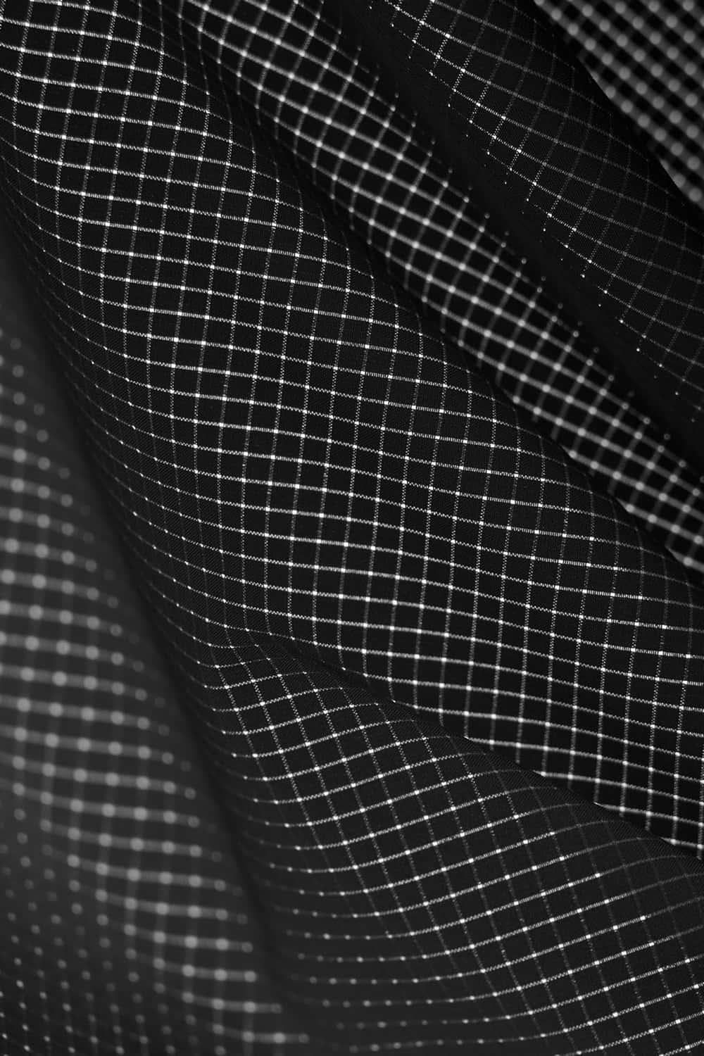 Quick-Drying Curved-Seam Sports T-Shirt in Black - fabric texture close-up