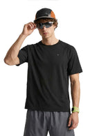Quick-Drying Curved-Seam Sports T-Shirt in Black - front modeled view