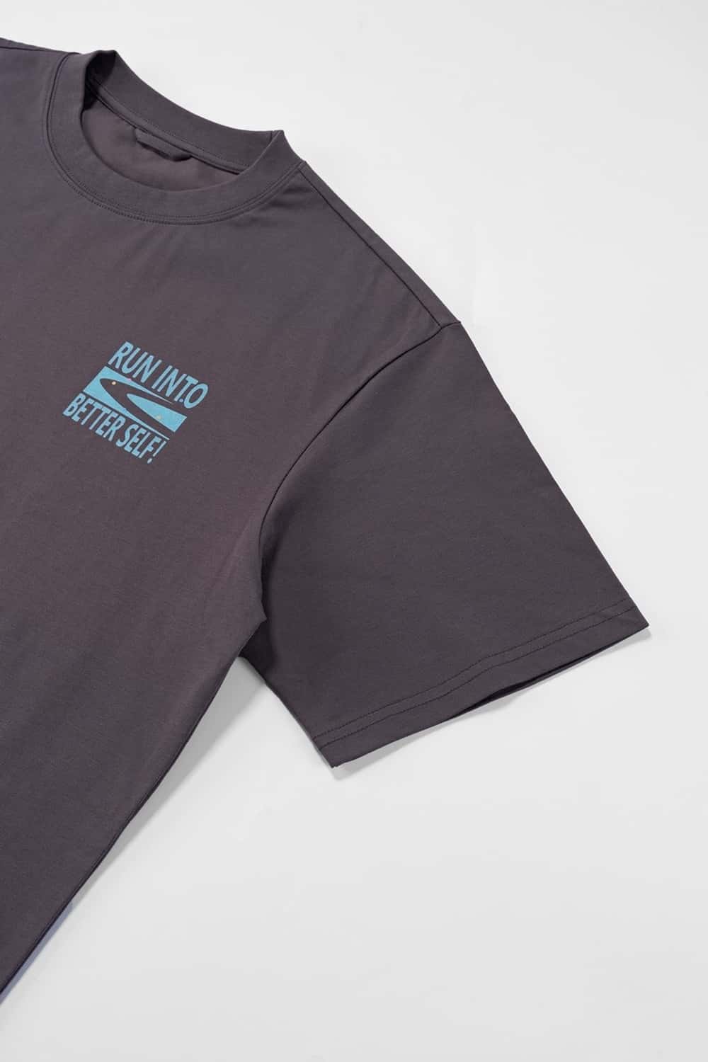 Relaxed Runner Graphic T-Shirt in Plum Purple - collar detail