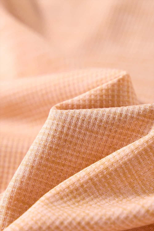 Women's Quick-Drying Fitted T-Shirt in Pink - fabric texture close-up
