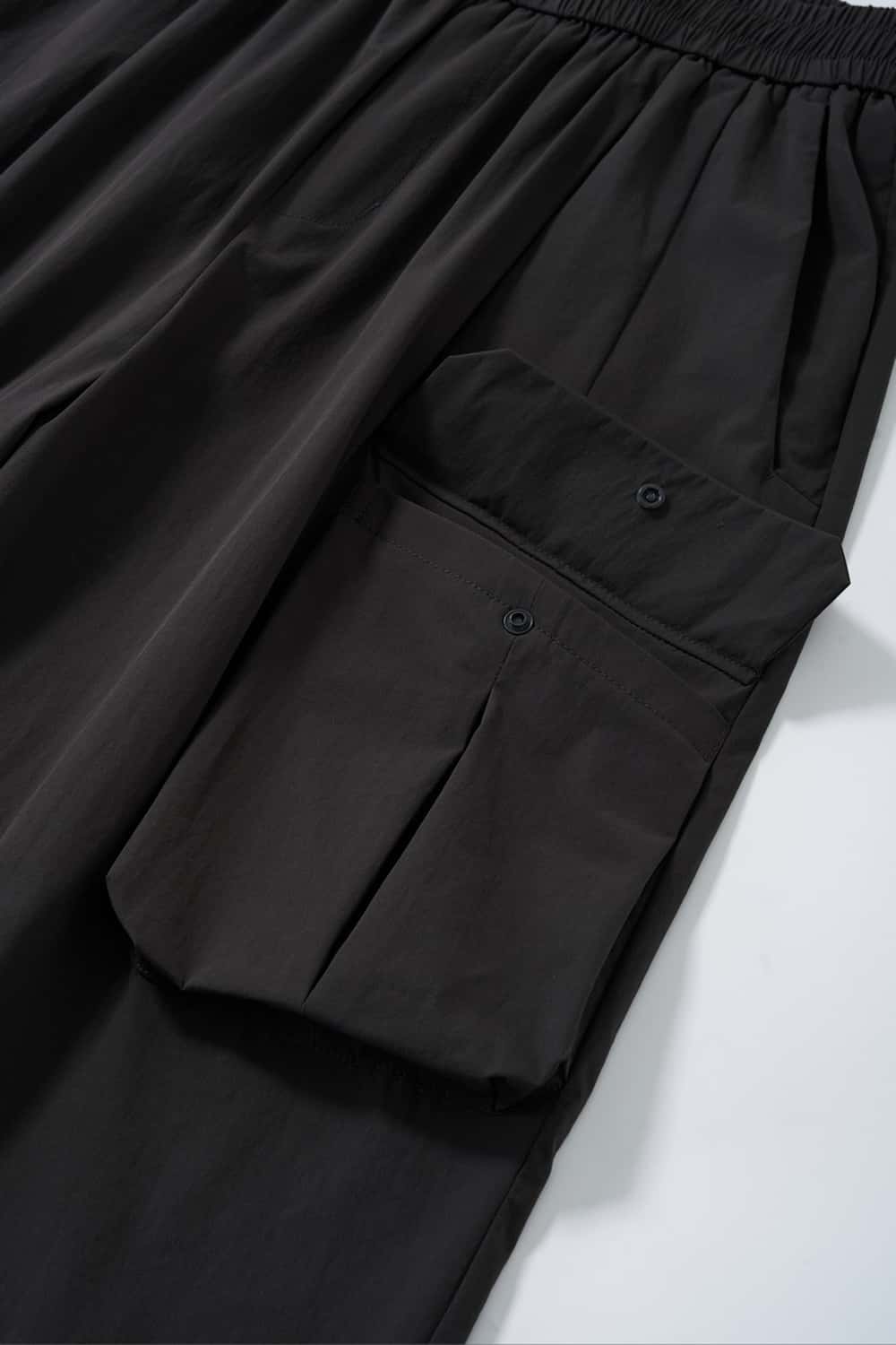 Adjustable-Hem Wide-Leg Cargo Pants in Gray - side pocket detail