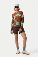 Quick-Drying Swirl Graphic Long-Sleeve T-Shirt in Coffee - full-length front modeled view