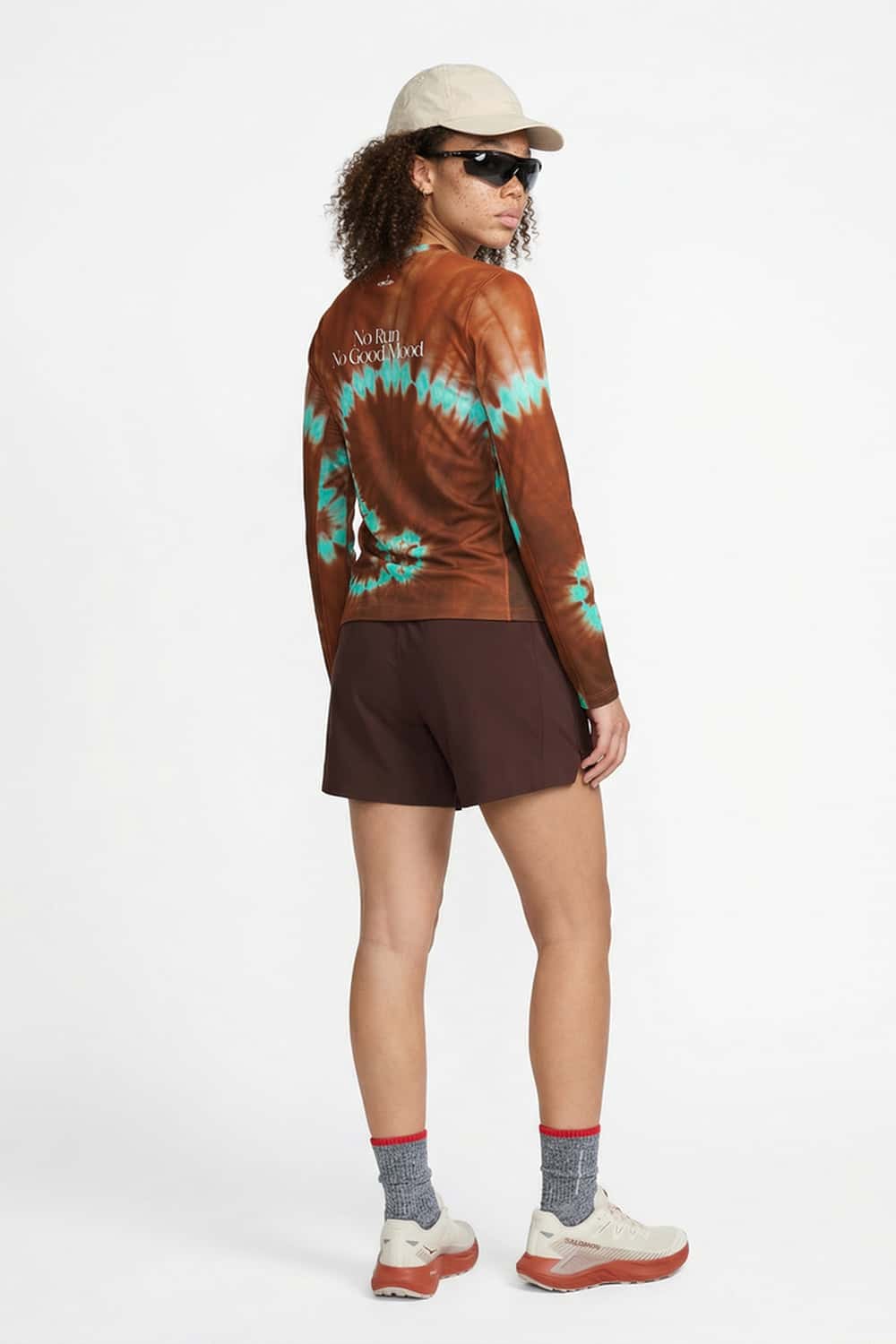 Quick-Drying Swirl Graphic Long-Sleeve T-Shirt in Coffee - full-length back modeled view