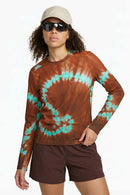 Quick-Drying Swirl Graphic Long-Sleeve T-Shirt in Coffee - front modeled view