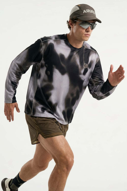 Quick-Drying Running Graphic Long-Sleeve T-Shirt in Charcoal - front modeled view