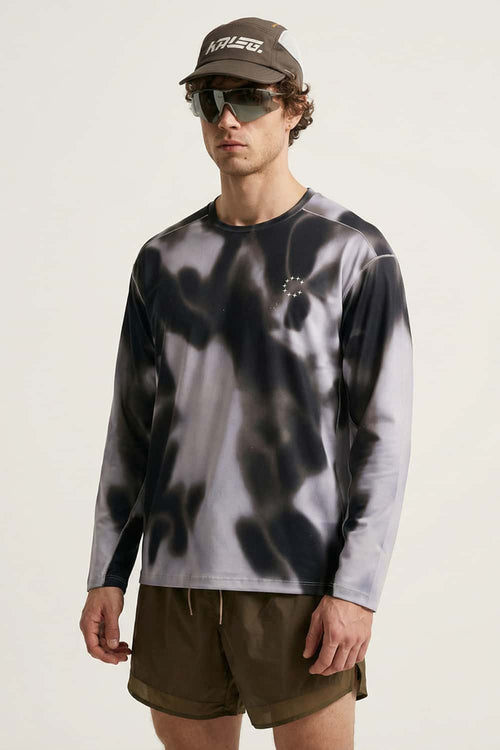 Quick-Drying Running Graphic Long-Sleeve T-Shirt in Charcoal - front modeled view