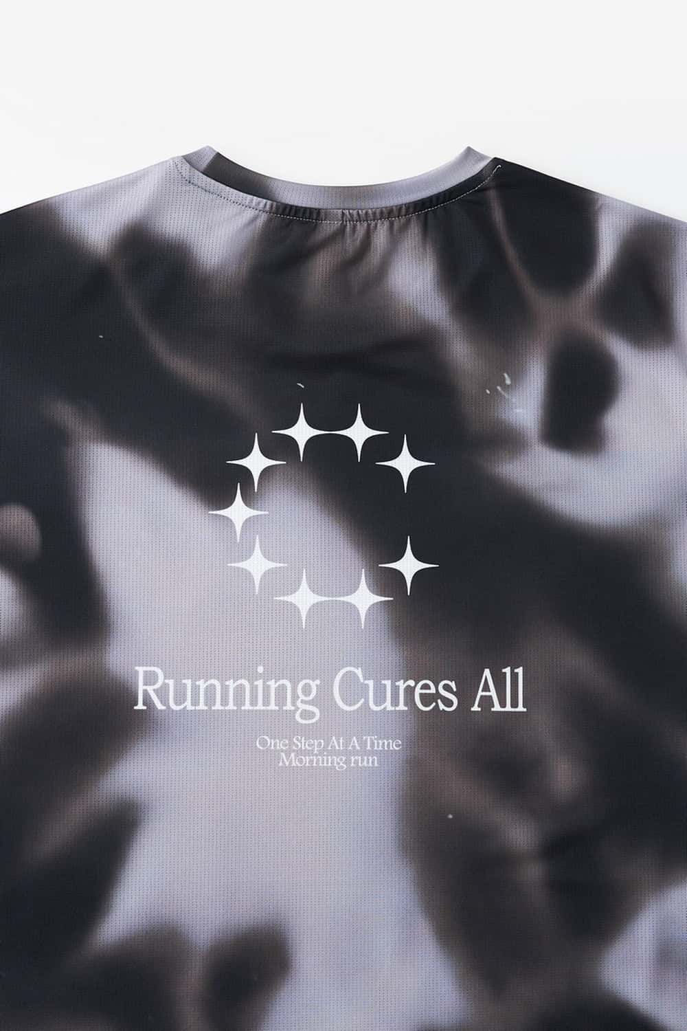 Quick-Drying Running Graphic Long-Sleeve T-Shirt in Charcoal - back modeled view